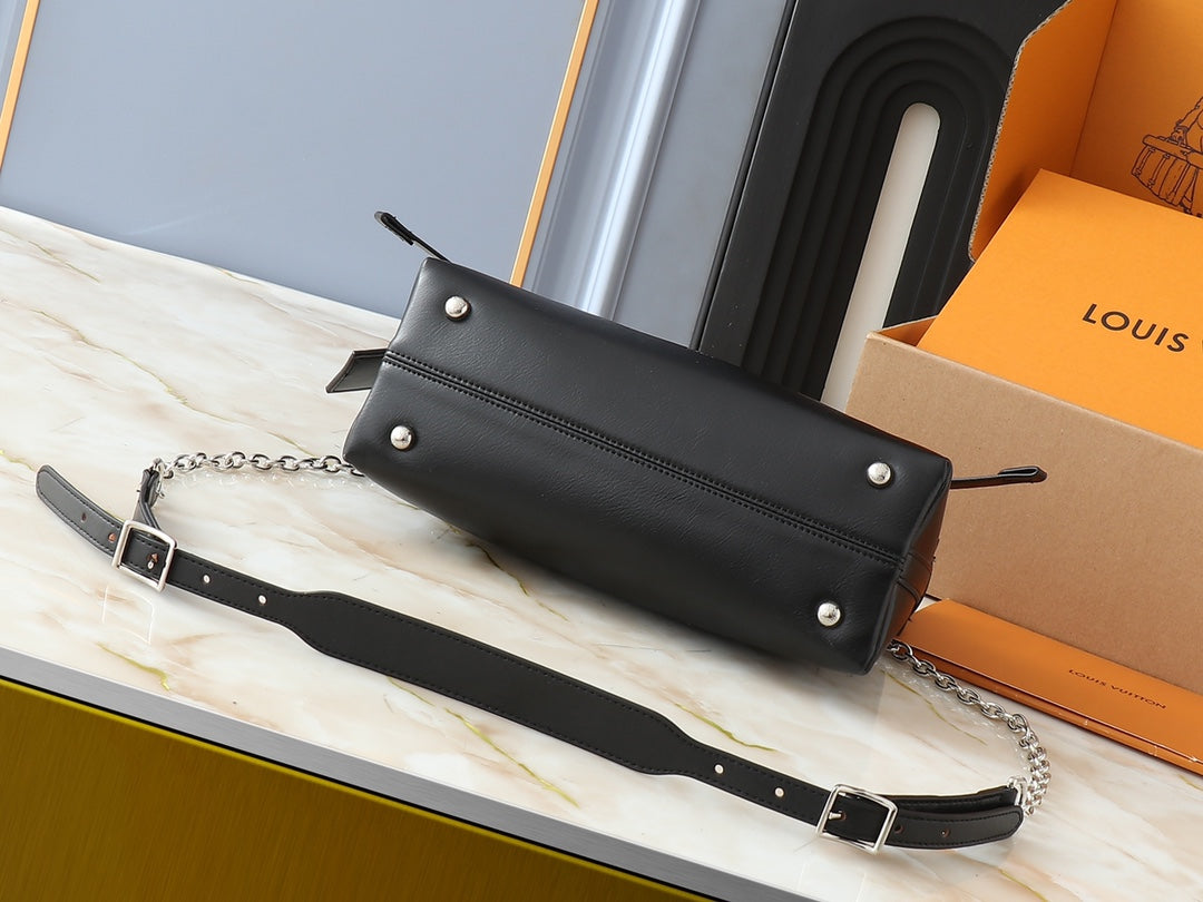 Louis Vuitton LV CarryAll BB Shoulder Bag 26x17x10cm