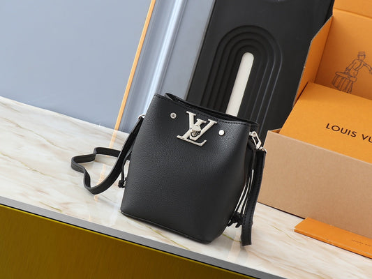 Louis Vuitton LV Tiny Nano Lockme Bucket Shoulder Bag 13.5x16.0x10.0cm