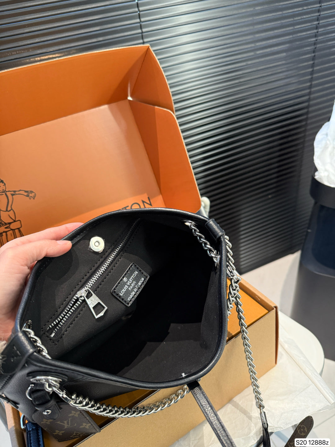 LV Louis Vuitton Carryall Crossbody Bag 26x18cm