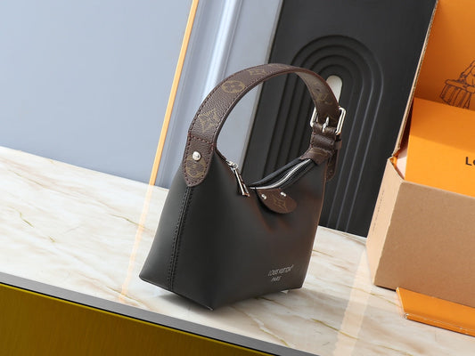 Louis Vuitton LV Hills Pochette Classic Black 20.5x6x16cm
