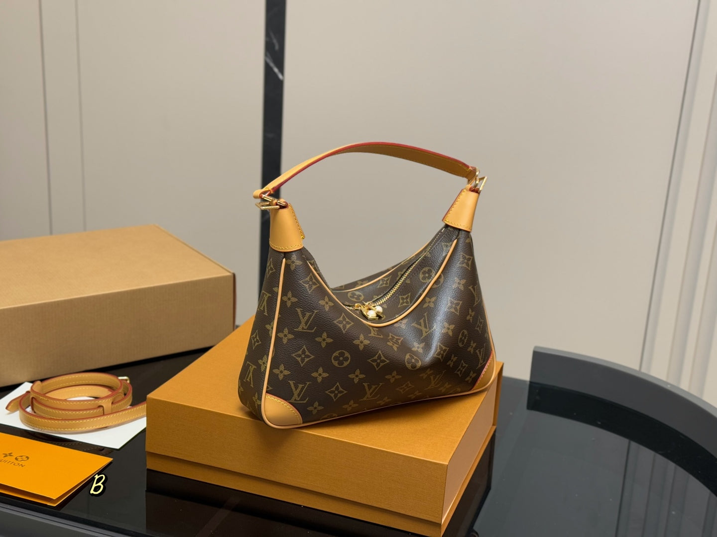 Louis Vuitton LV Vintage Classic Shoulder Bag 34x16cm