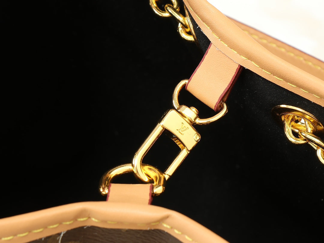 Lv Bag with Metallic Luster Handbag Shoulder Bag 28 x 20 x 11.5cm