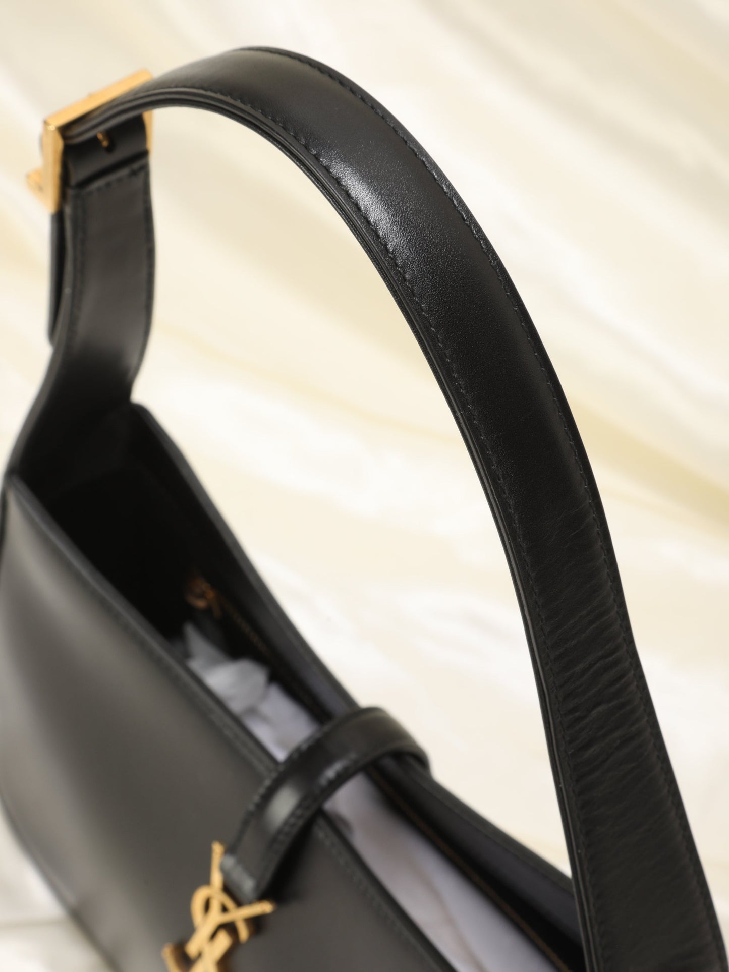 Saint Laurent Le 5 À 7 Hobo Bag In Patent Leather - Black - Women