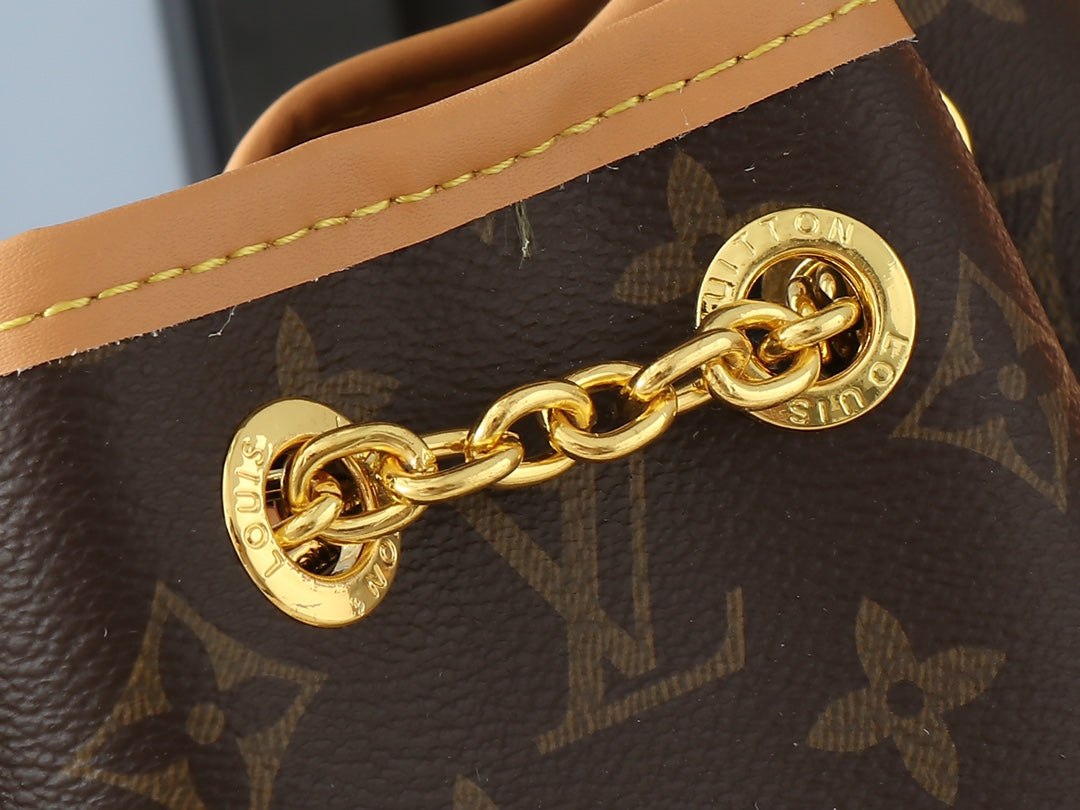 Lv Bag with Metallic Luster Handbag Shoulder Bag 28 x 20 x 11.5cm