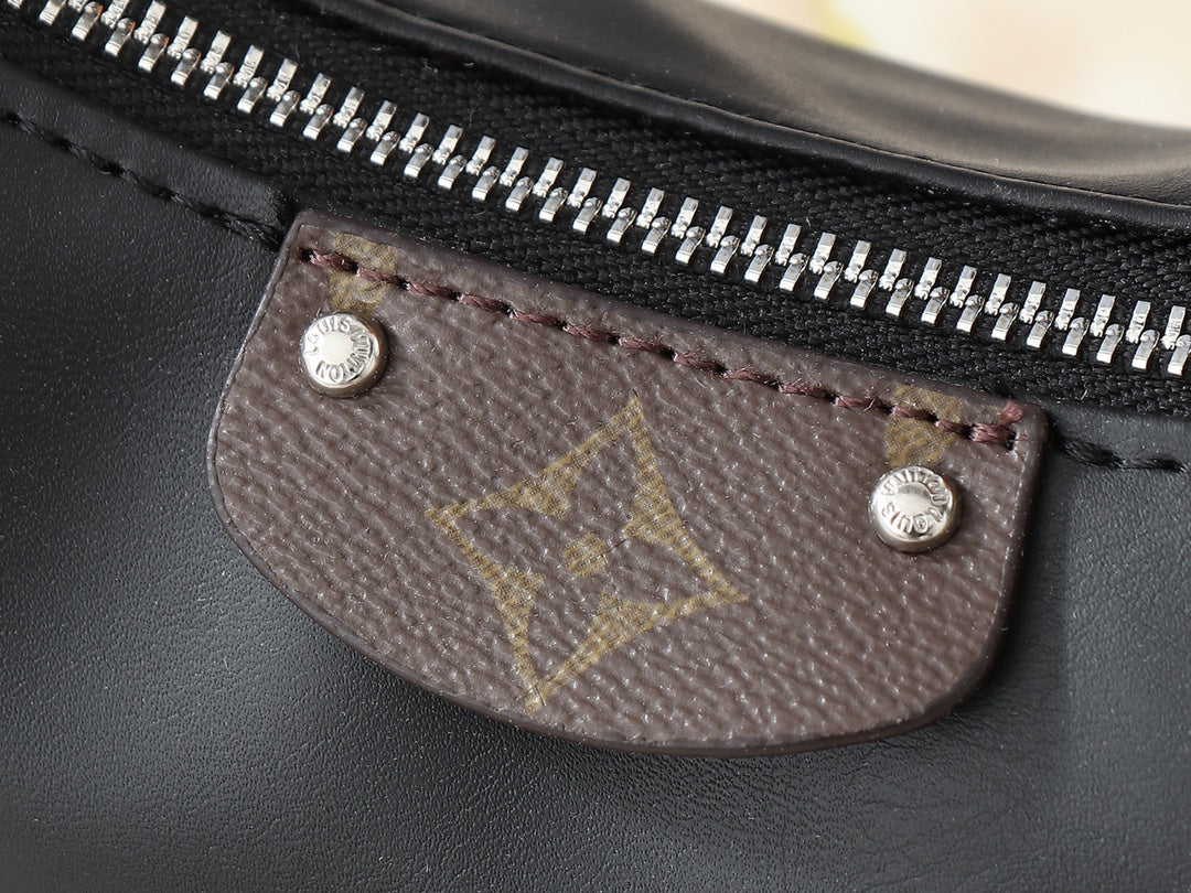 Louis Vuitton LV Hills Pochette Classic Black 20.5x6x16cm