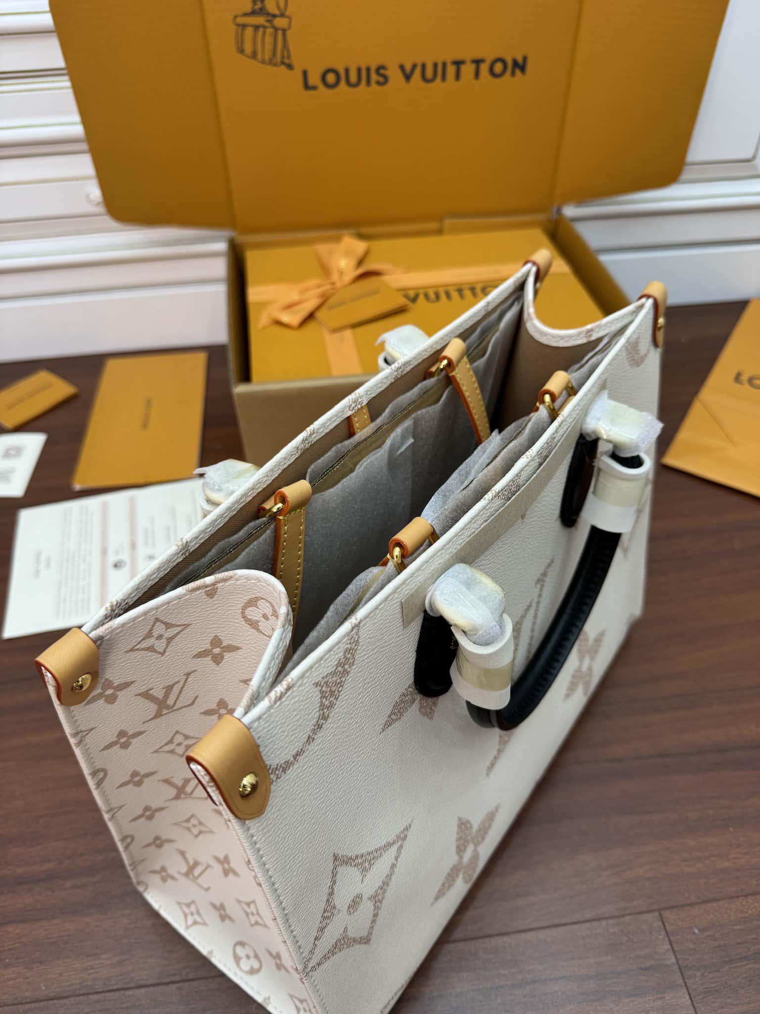 Louis Vuitton Onthego MM Tote Bag Monogram Dune Cruise 35 x 27 x 14 cm