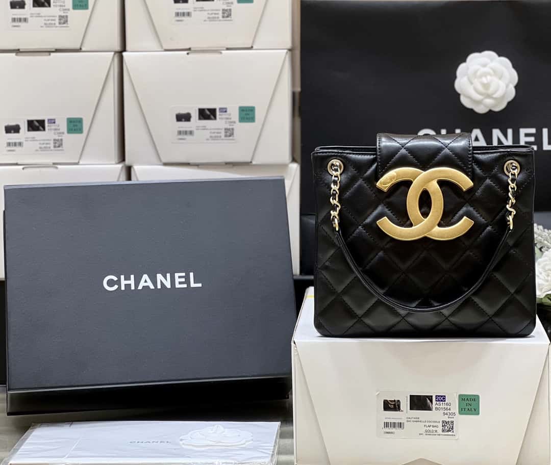 CHANEL 24C Street Style Party Style Elegant Style Logo Shoulder Bags 17.5x20x5cm