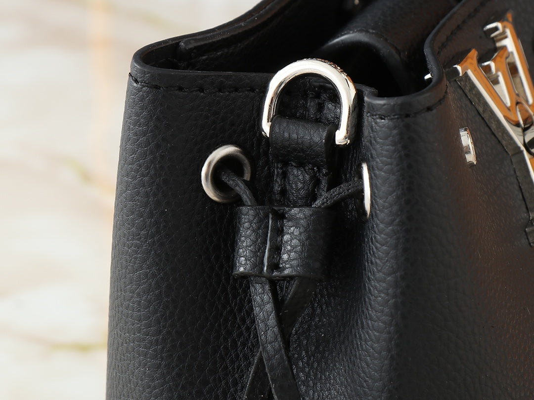 Louis Vuitton LV Tiny Nano Lockme Bucket Shoulder Bag 13.5x16.0x10.0cm