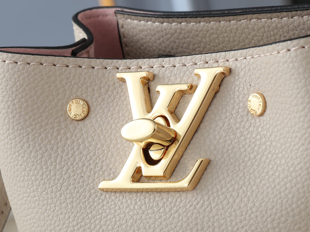 Louis Vuitton LV Tiny Nano Lockme Bucket Shoulder Bag 13.5x16.0x10.0cm