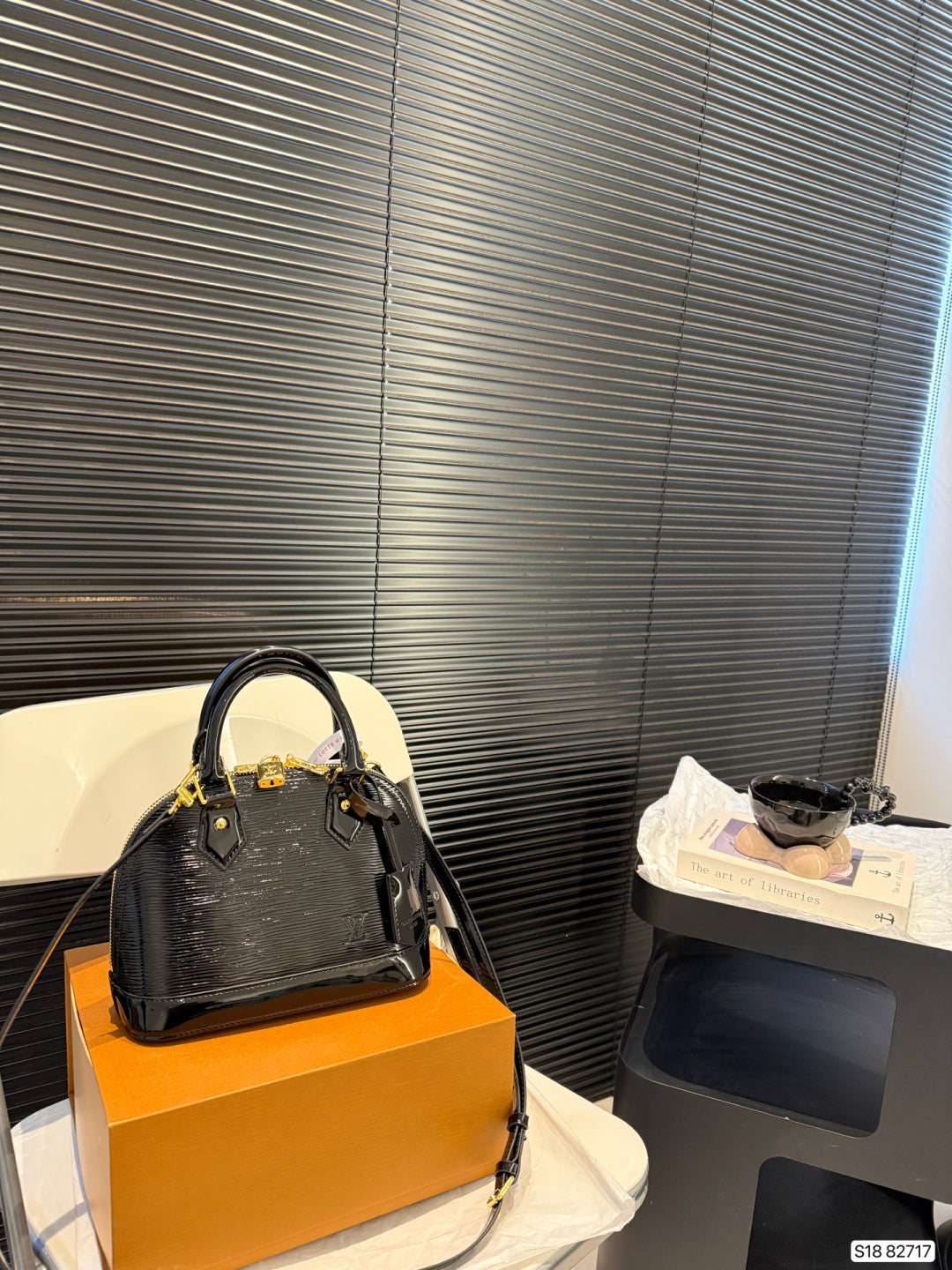 Louis Vuitton LV Black Tote Bag Water Wave Shell Bag 24x18cm