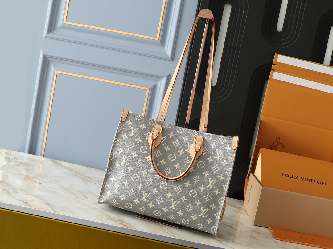 Louis Vuitton Monogram Canvas Bag 35 x 27 x 14 cm