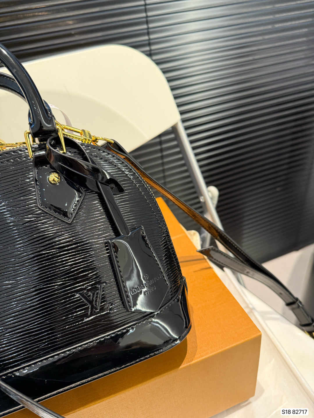 Louis Vuitton LV Black Tote Bag Water Wave Shell Bag 24x18cm