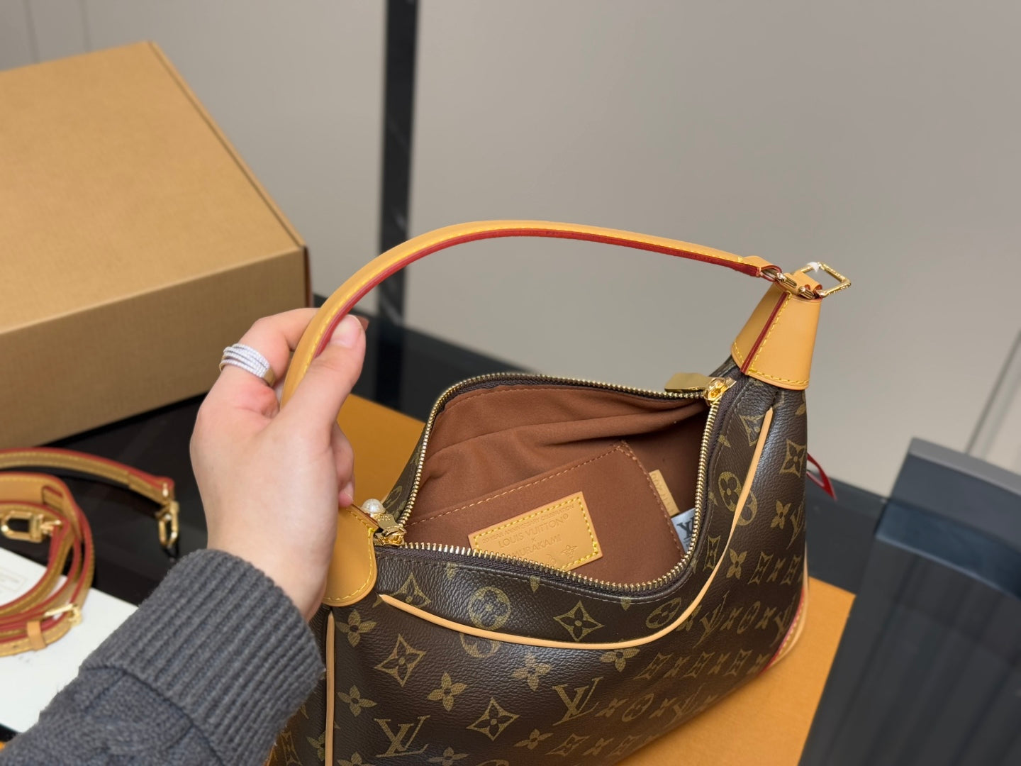 Louis Vuitton LV Vintage Classic Shoulder Bag 34x16cm