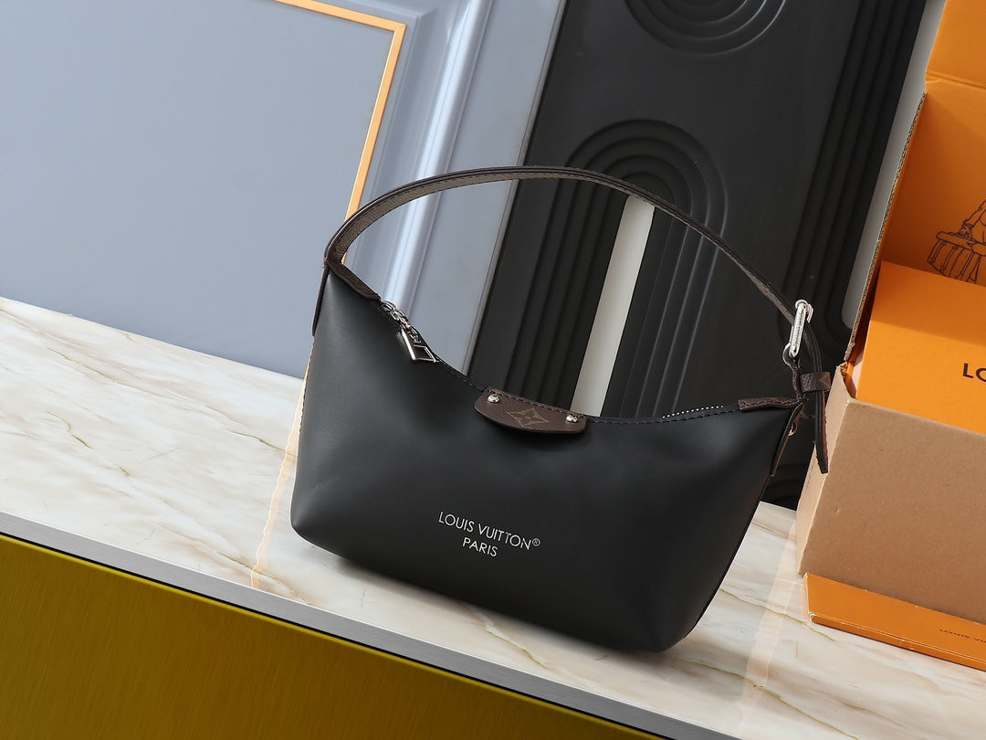 Louis Vuitton LV Hills Pochette Classic Black 20.5x6x16cm