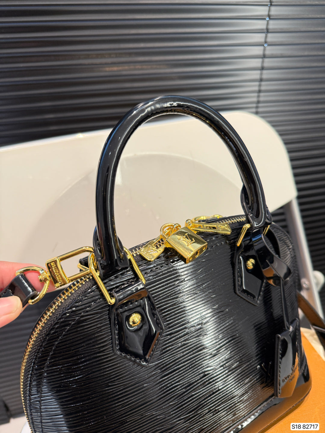 Louis Vuitton LV Black Tote Bag Water Wave Shell Bag 24x18cm