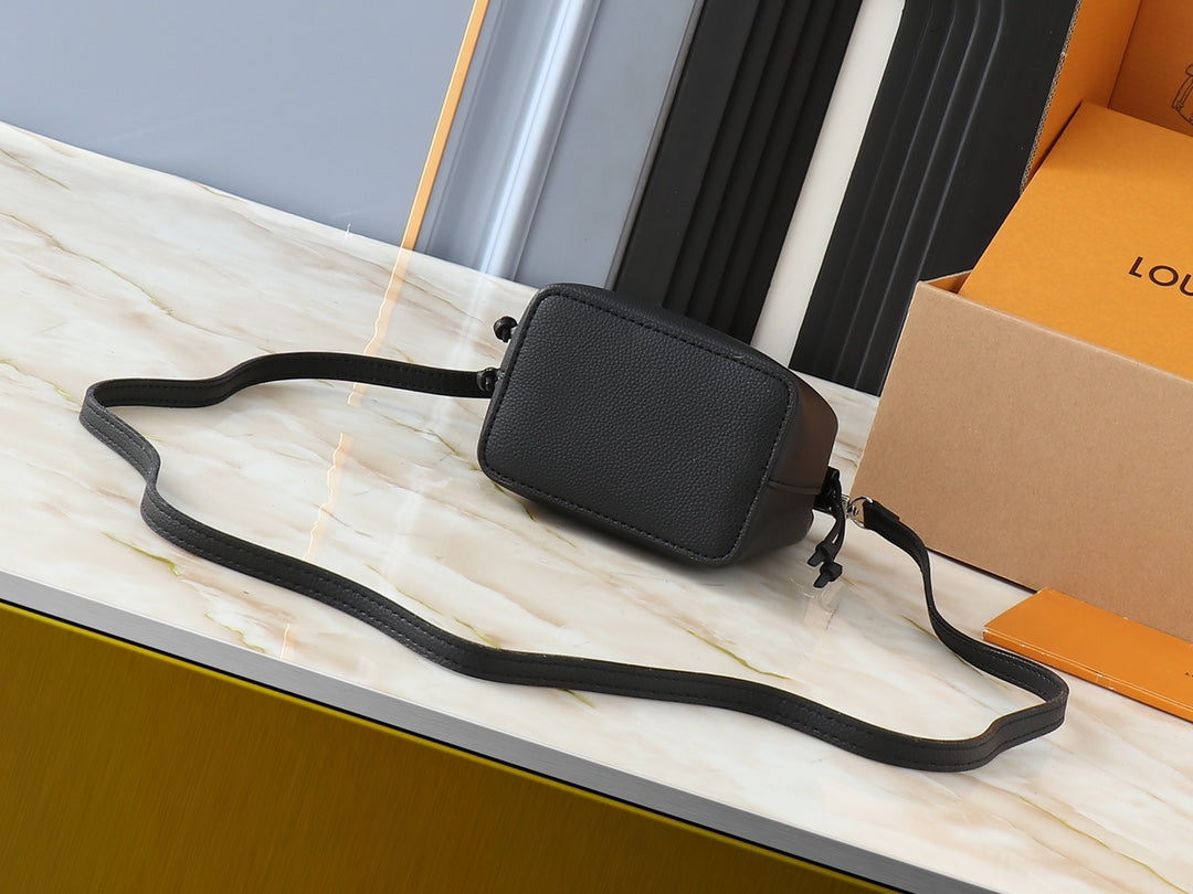 Louis Vuitton LV Tiny Nano Lockme Bucket Shoulder Bag 13.5x16.0x10.0cm