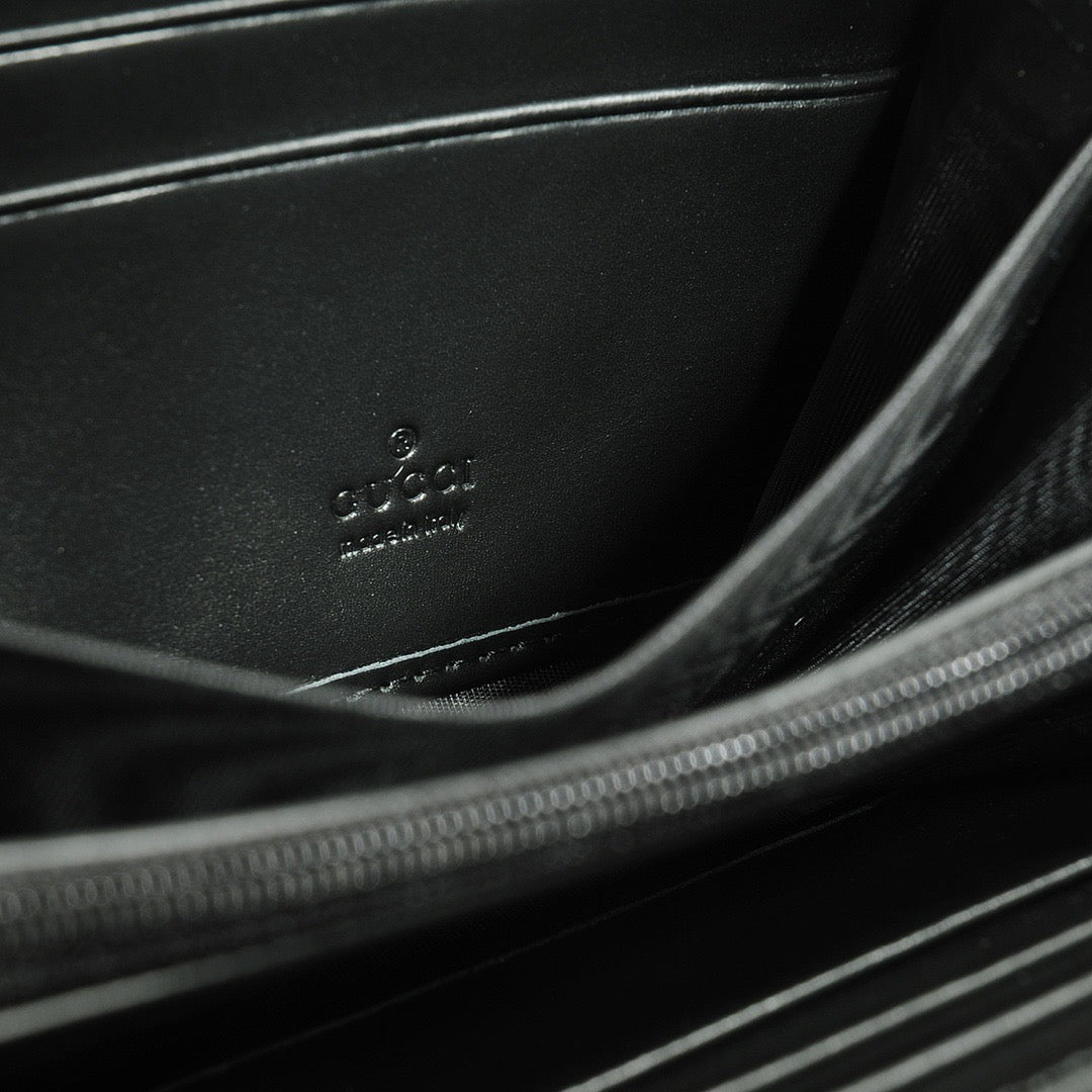 Gucci Single Zipper Handbag Black 20x10cm