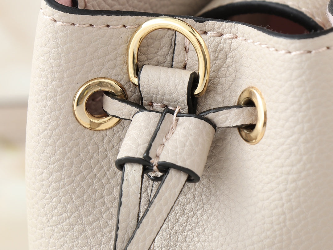 Louis Vuitton LV Tiny Nano Lockme Bucket Shoulder Bag 13.5x16.0x10.0cm