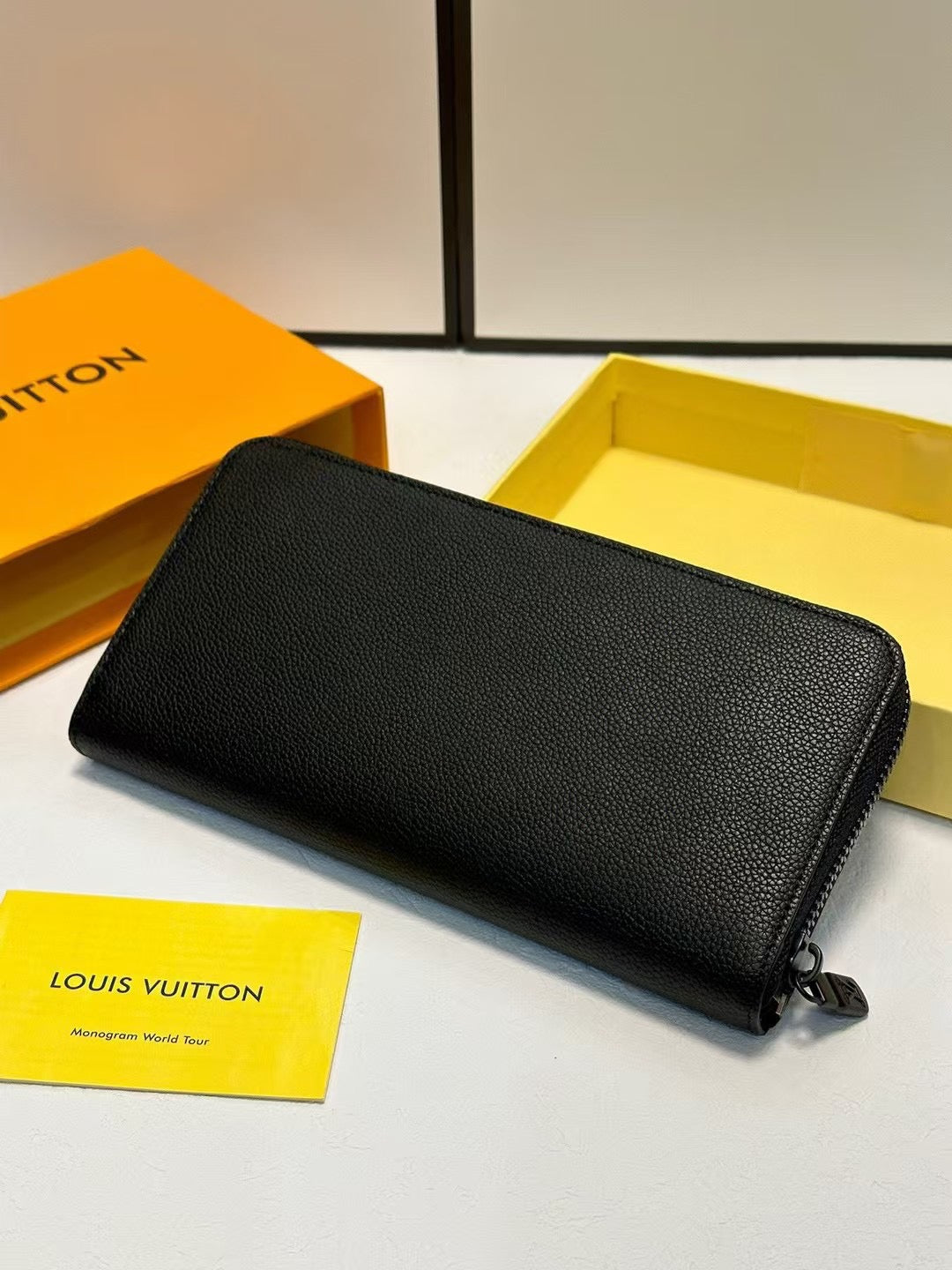 LV Louis Vuitton Classic Simple Black Clutch Bag 19x10cm