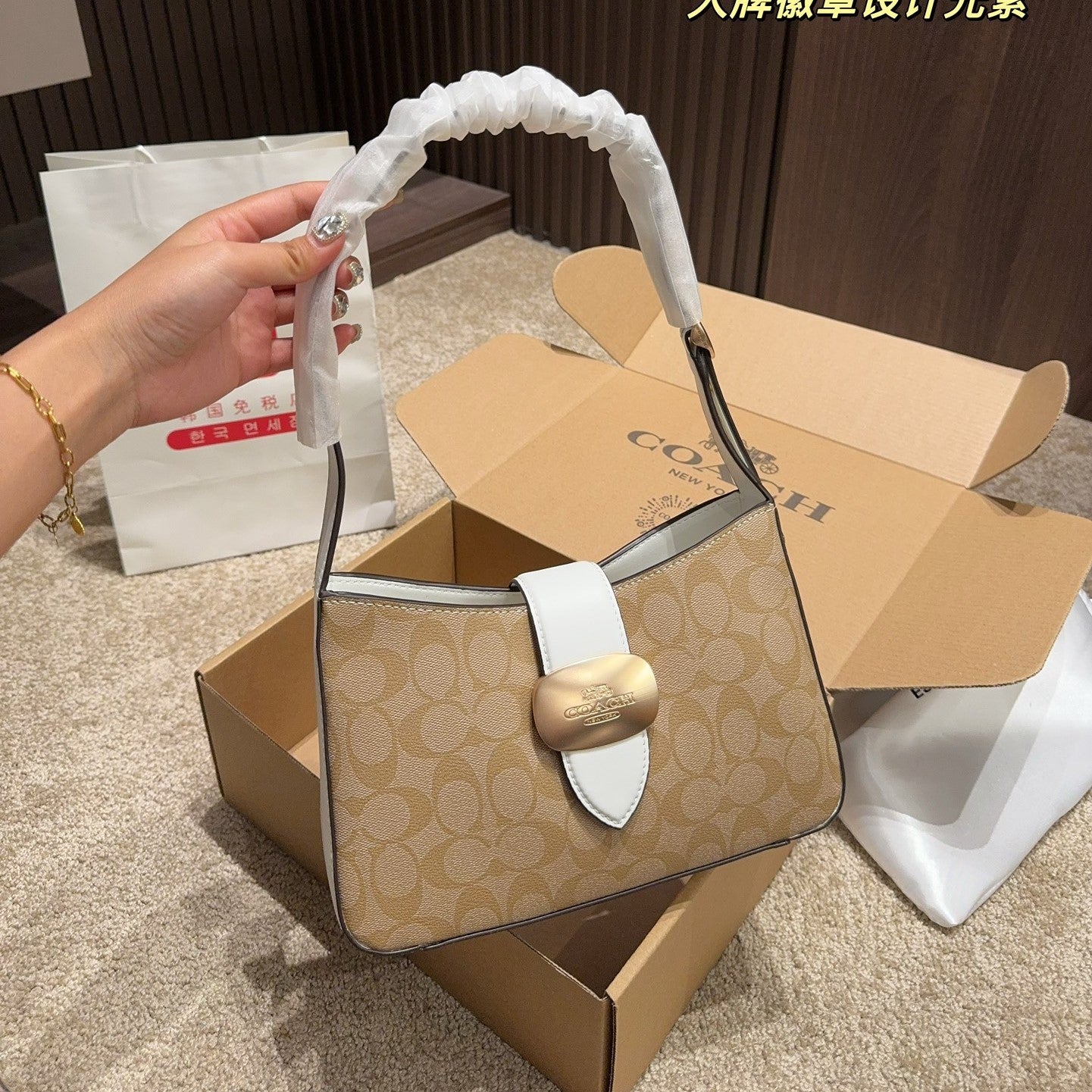 COACH Women's White Buckle Badge Single Shoulder Bag 9.7x2.6x6.5 in