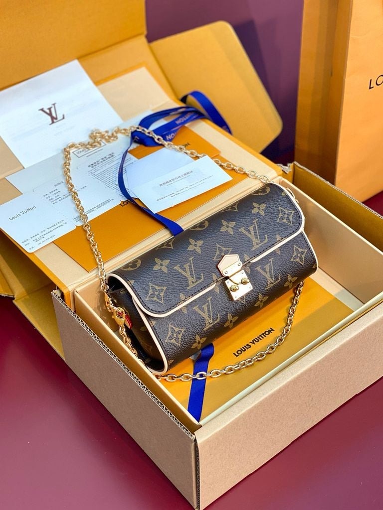 LV Pochette Camille 20.5 × 11 × 6 cm