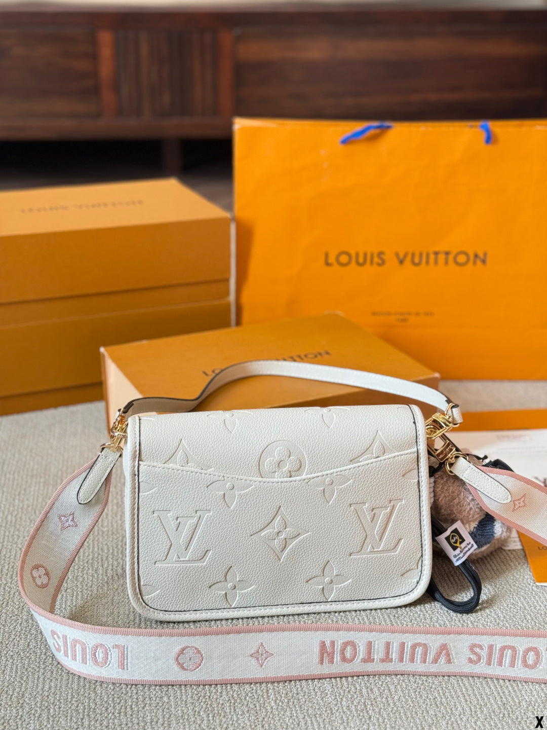 LV Louis Vuitton Tote Bag White 25x15cm