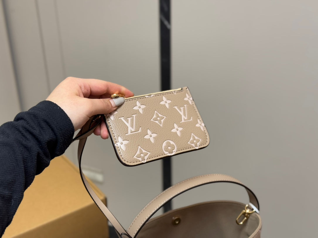 Louis Vuitton LV Bucket Bag Tote