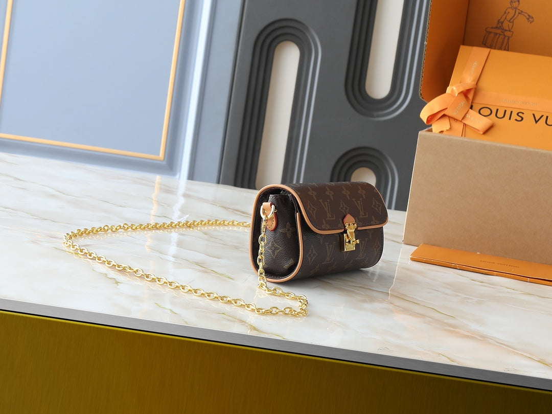 LV Pochette Camille 20.5 × 11 × 6 cm