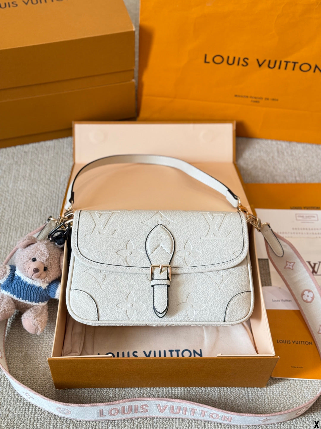 LV Louis Vuitton Tote Bag White 25x15cm